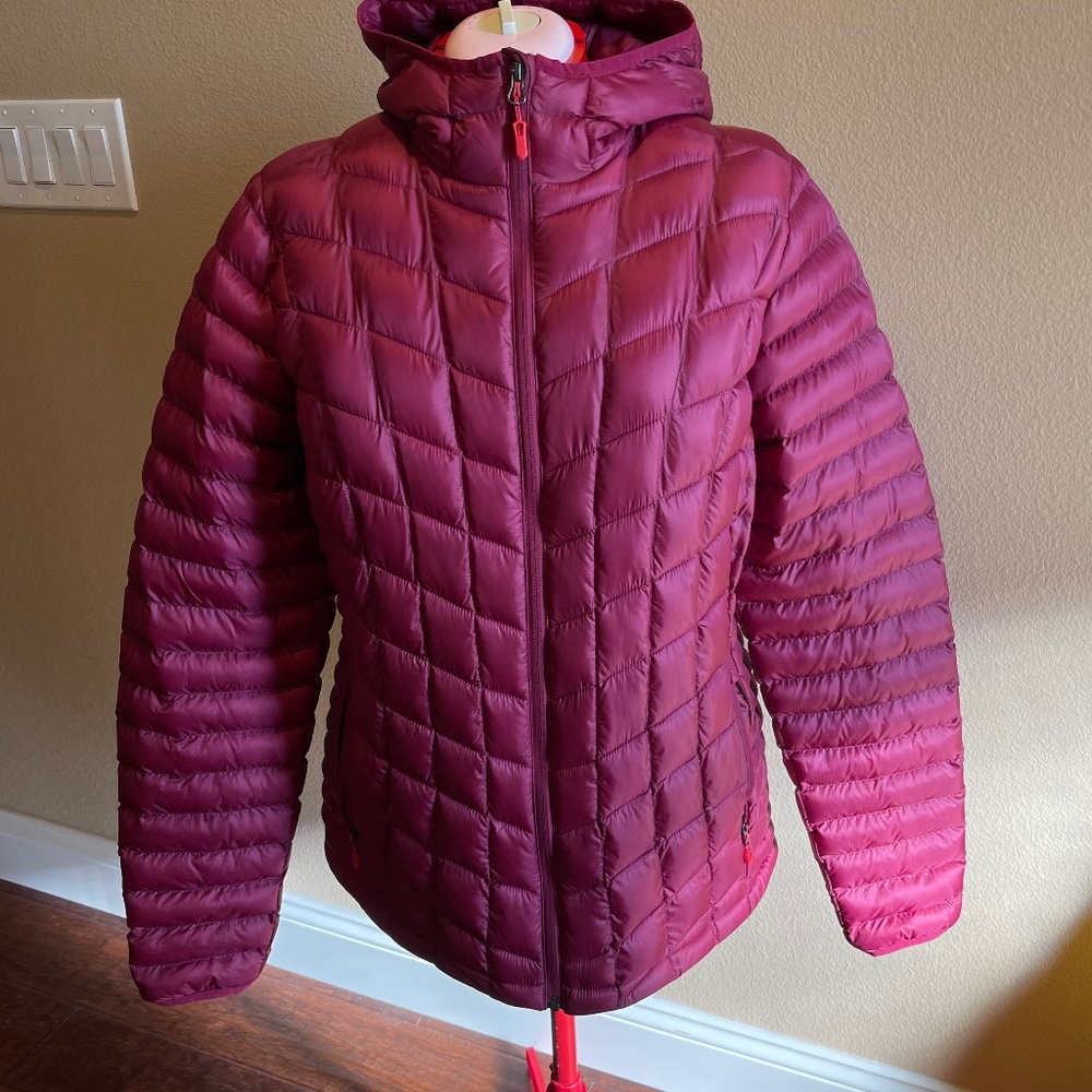 Women’s XL Marmot Puffer Jacket pink